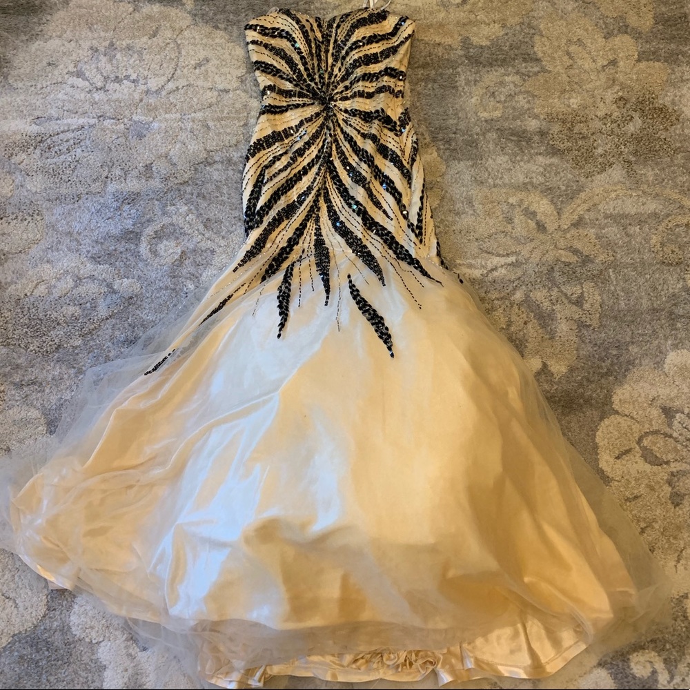 Gorgeous dress!!!